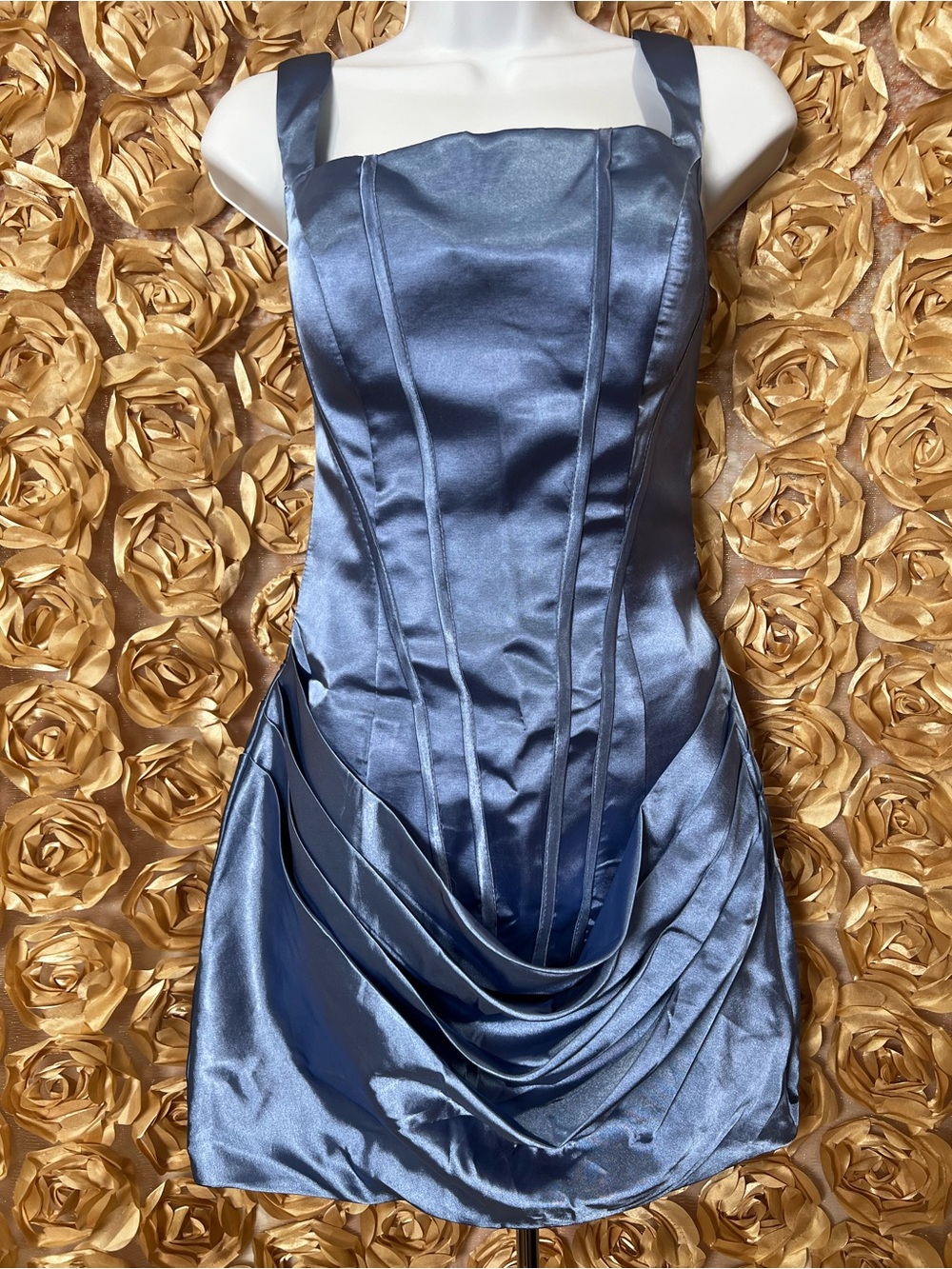 Satin Square-Neck Mini Dress in Slate Blue
🚨 NEW WITHOUT TAGS🚨